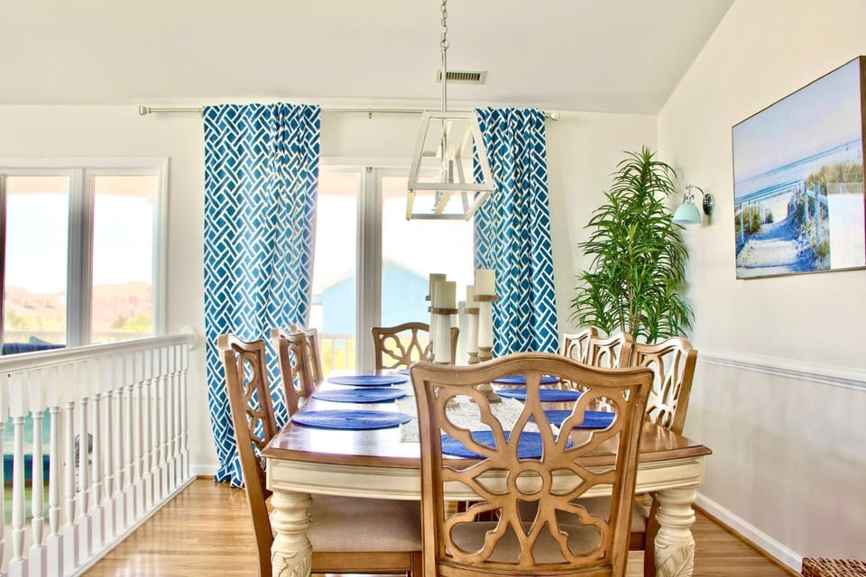 Dining table perfect for large groups. Set for 8 people and can expand to 10. 