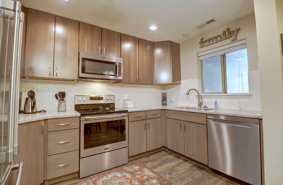 Condo, 2 Bedrooms | Private kitchen