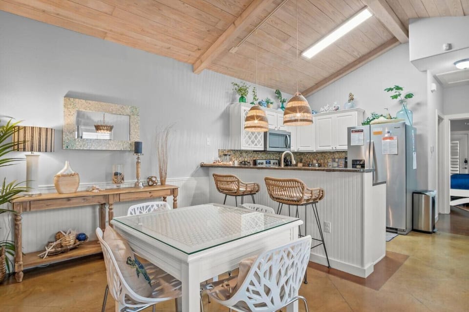 Dining Table + Breakfast Bar Seating – Room for Everyone