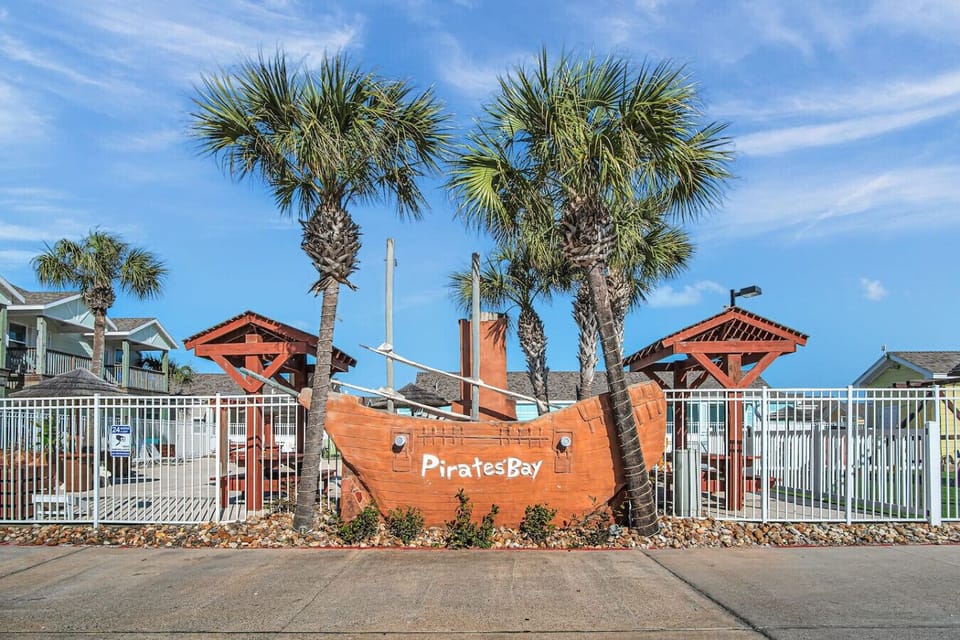 Pirates Bay Community Entrance & Family-Friendly Playground