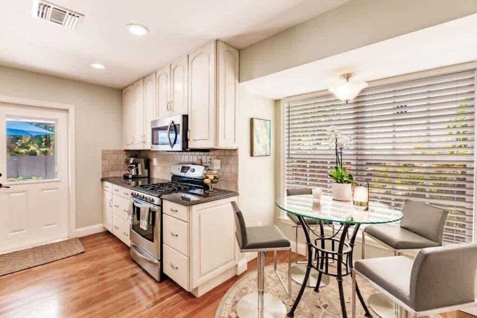 Kitchin & Dining Area