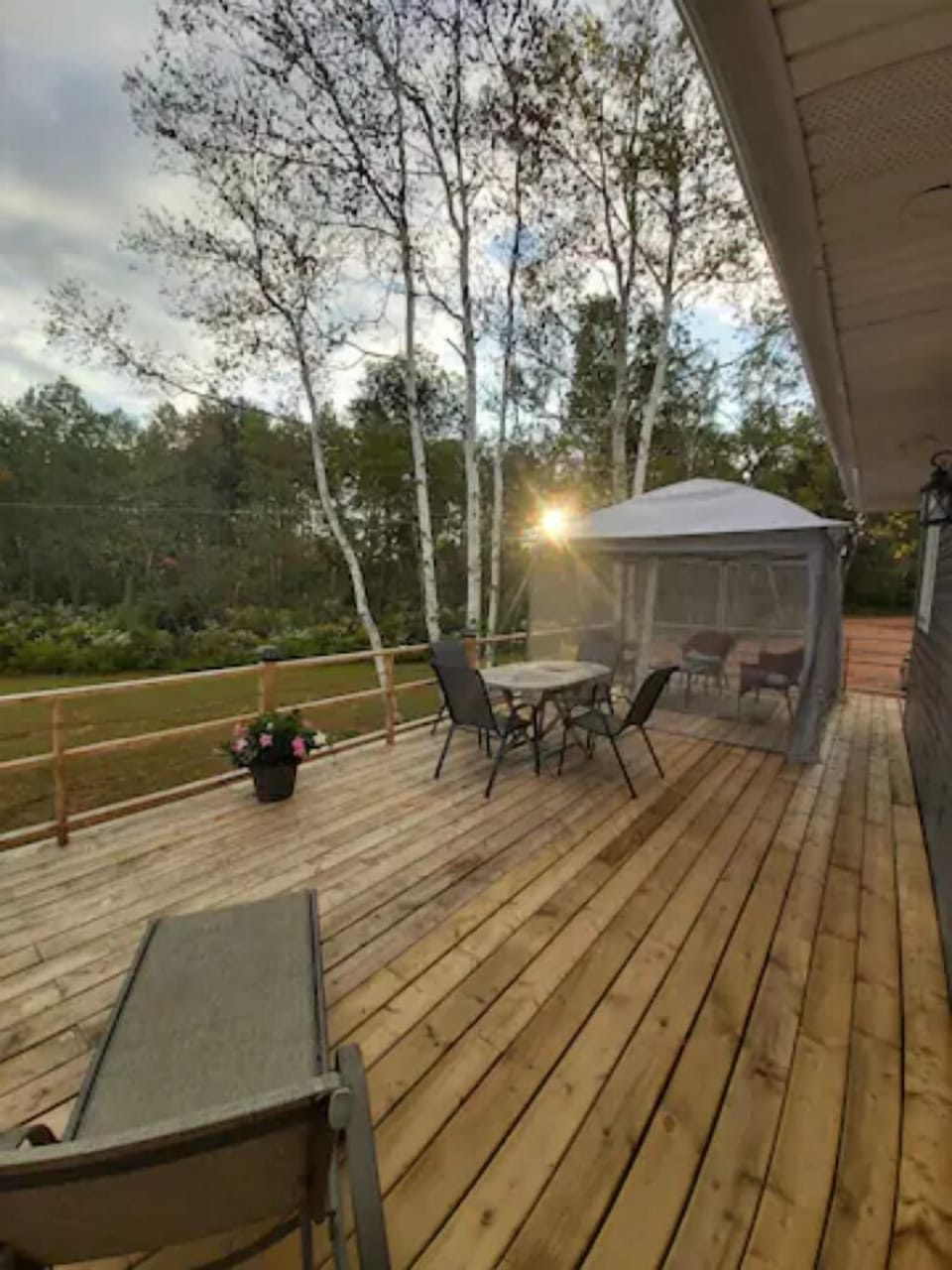 Outdoor dining