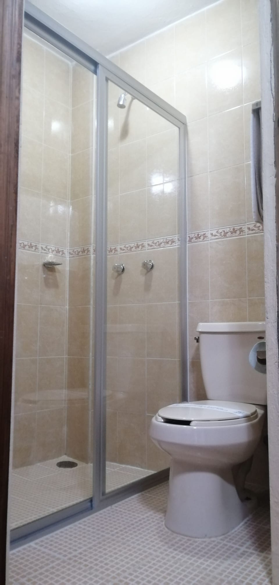 City Quadruple Room, 2 Double Beds | Bathroom