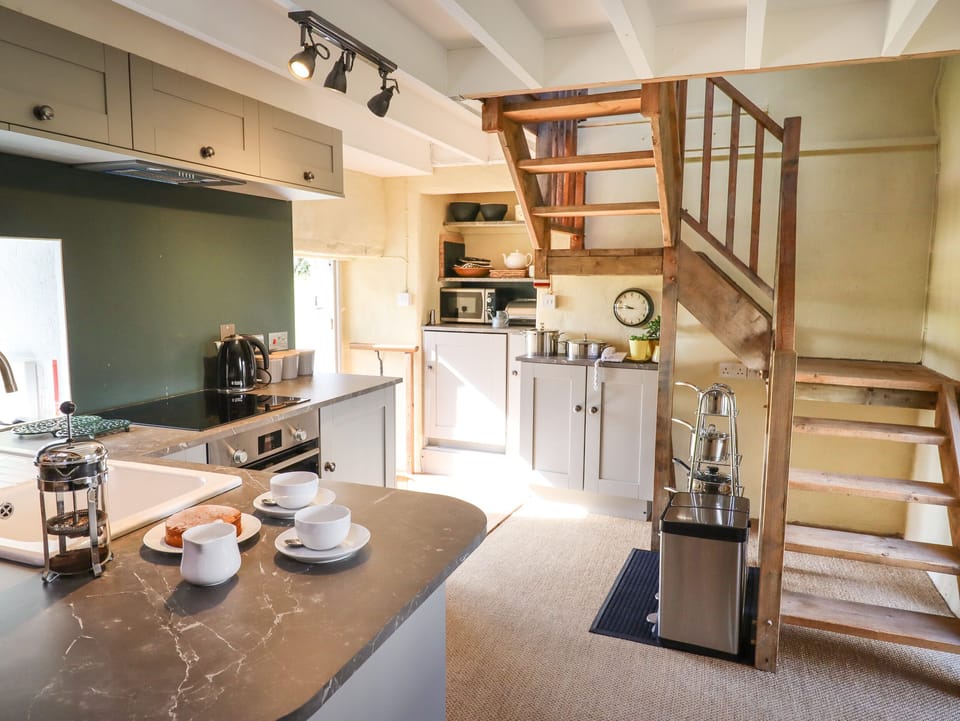 Cottage | Private kitchen | Fridge, microwave, dishwasher, electric kettle