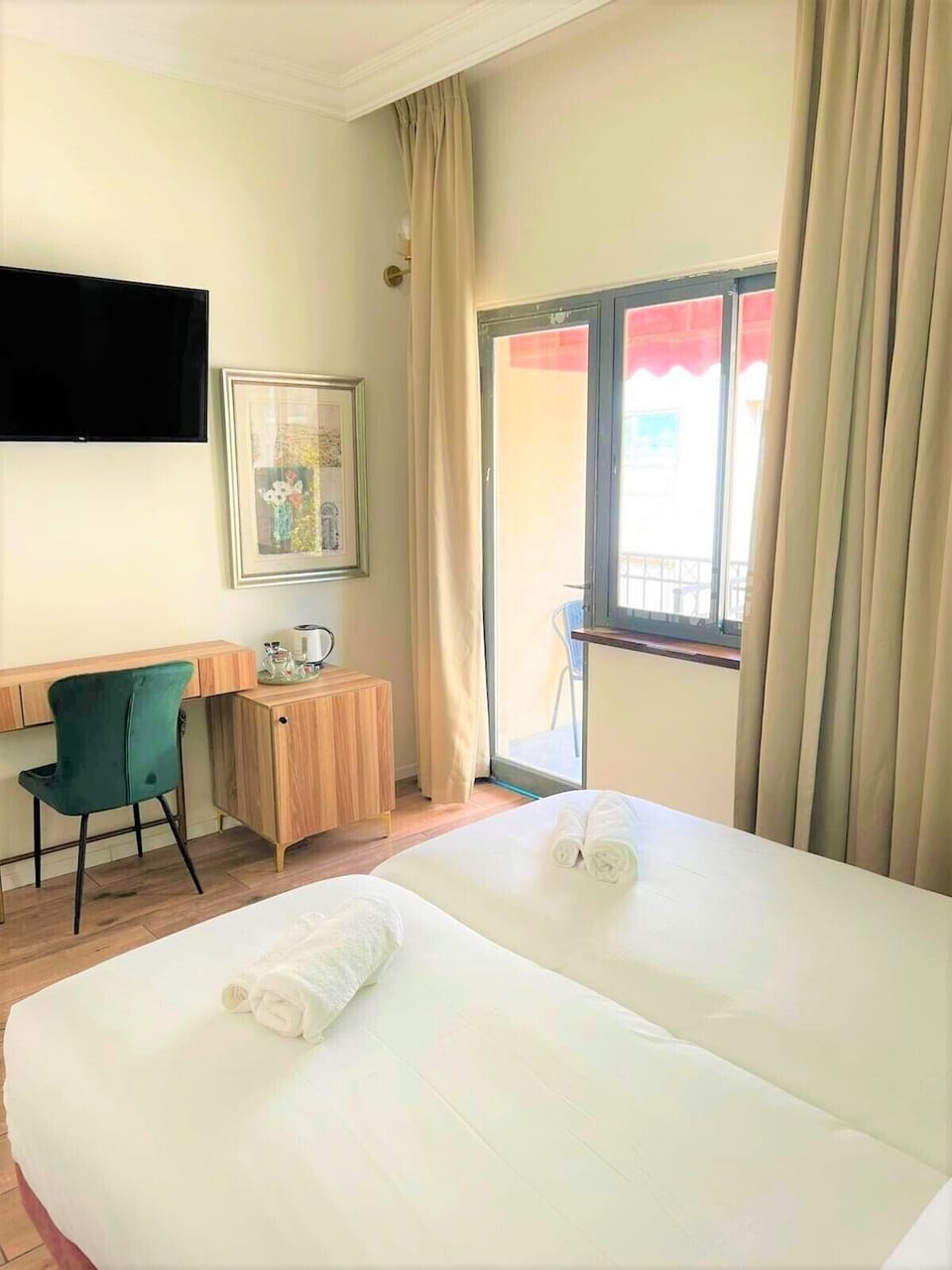 Deluxe Double Room, 1 Queen Bed | Hypo-allergenic bedding, minibar, free WiFi, bed sheets