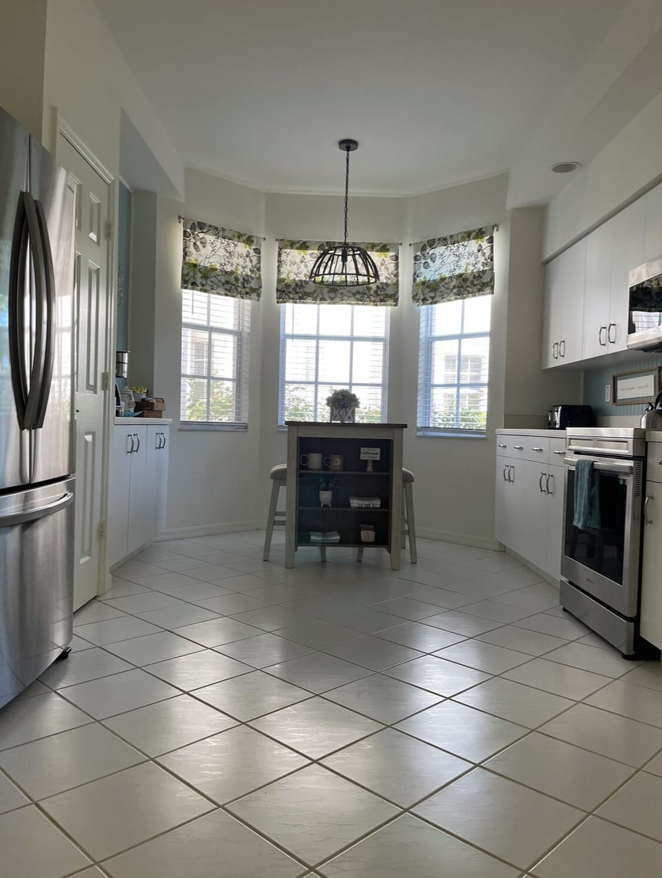 Kitchen coffee breakfast area