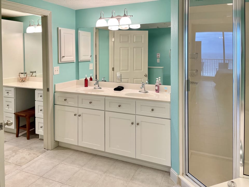 Double sink vanity