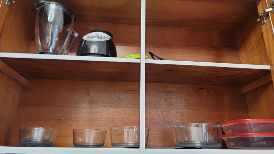Kitchen essentials- blender and mixing bowls
