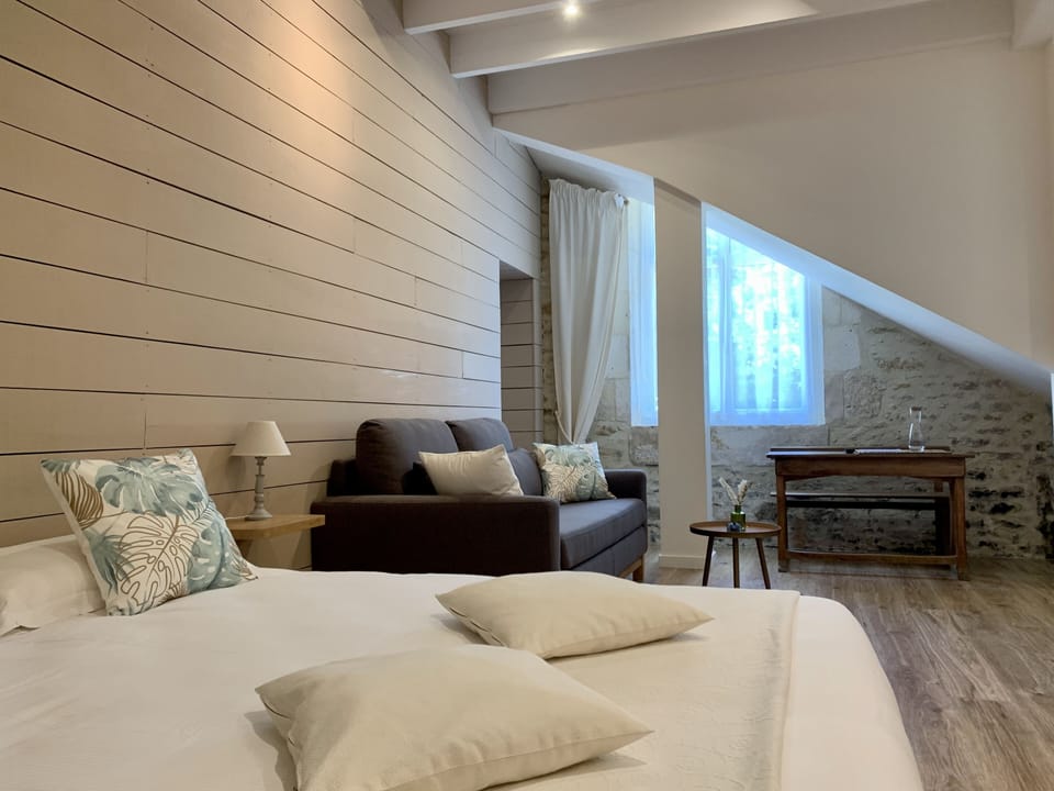 Signature Quadruple Room, Garden View | Premium bedding, individually decorated, desk, soundproofing
