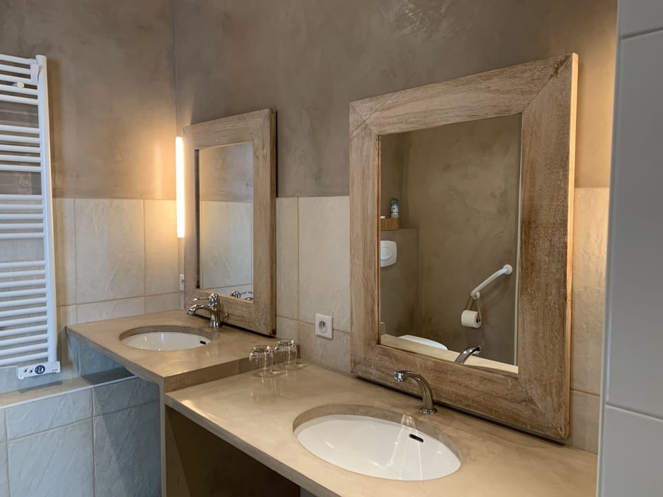 Signature Quadruple Room, Garden View | Bathroom | Shower, eco-friendly toiletries, hair dryer, towels