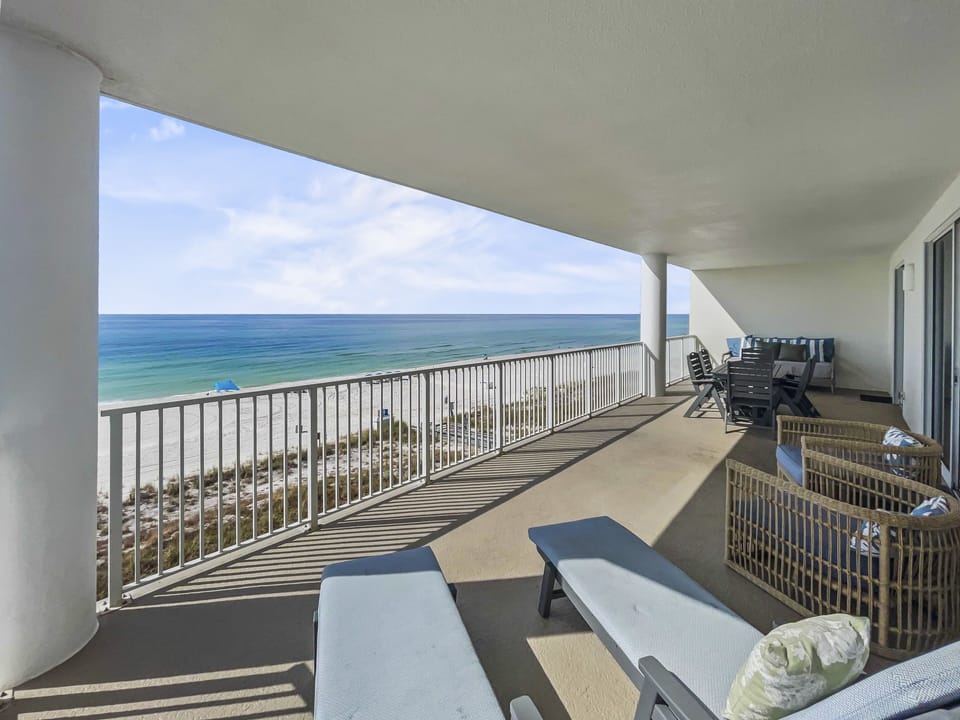 Ocean Ritz 501 | Outdoor Sitting Area