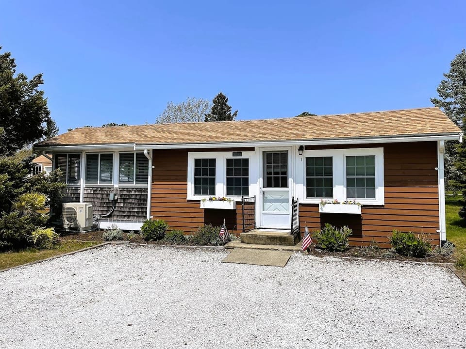 The Ocean Cottage - walk to beach