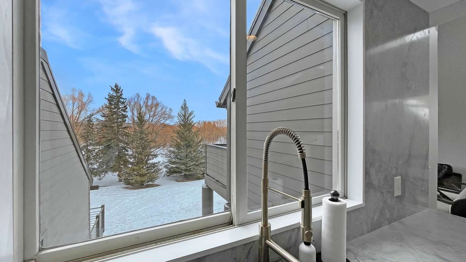 Wake up to breathtaking vistas—a view you'll have to see to believe!