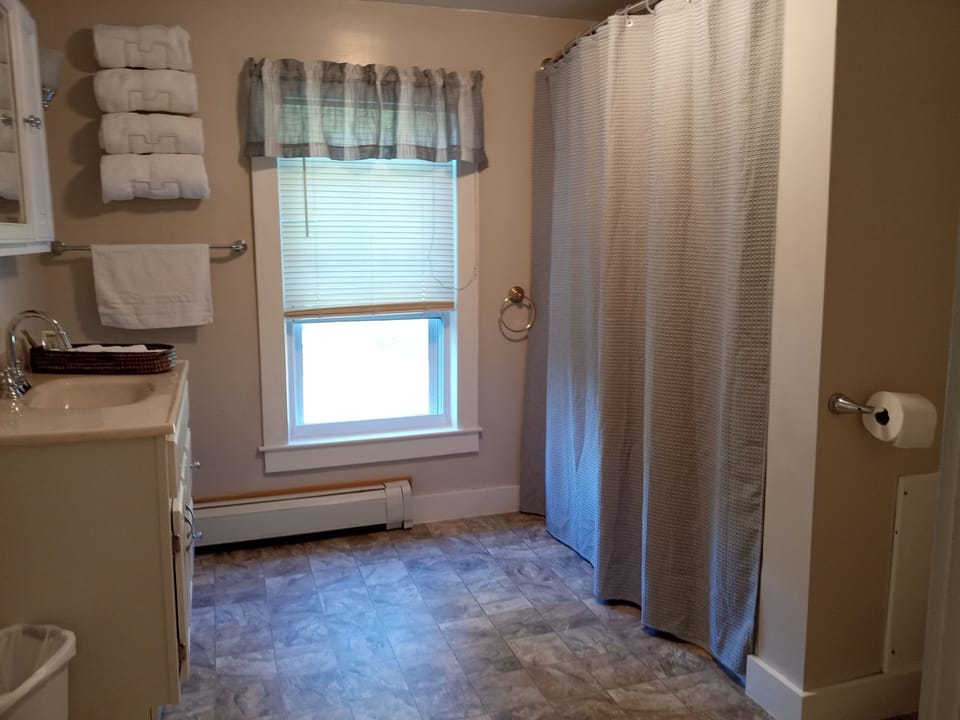 Upstairs full bath