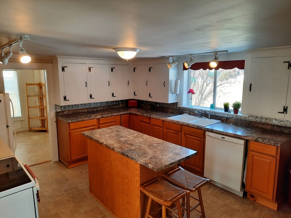 Large central eat in kitchen