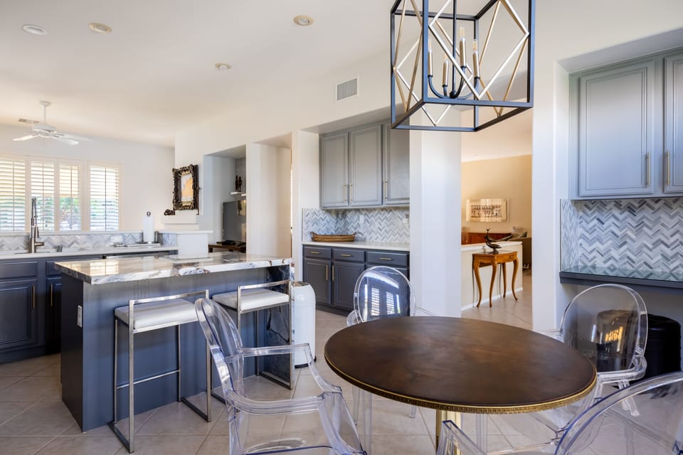 Breakfast dining area in Kitchen 