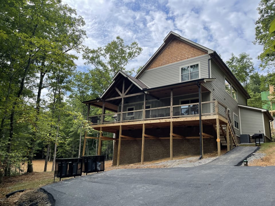 Private wooded surroundings 