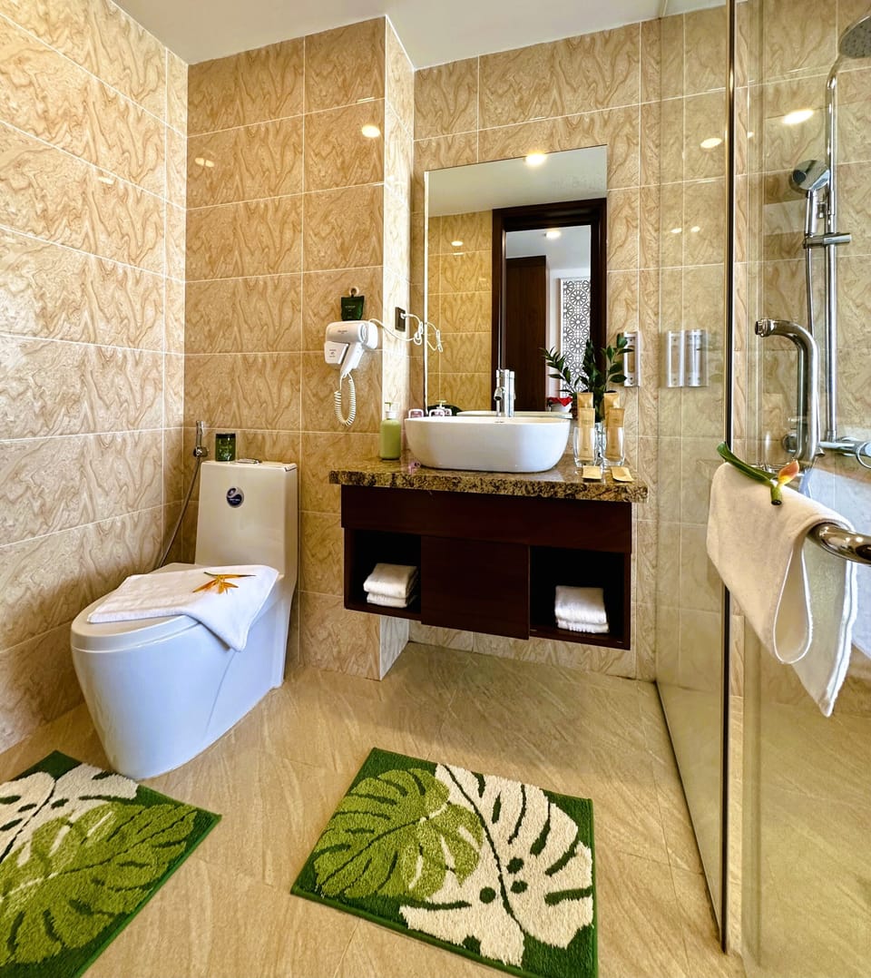 Deluxe Double Room, Balcony | Bathroom | Shower, rainfall showerhead, free toiletries, hair dryer