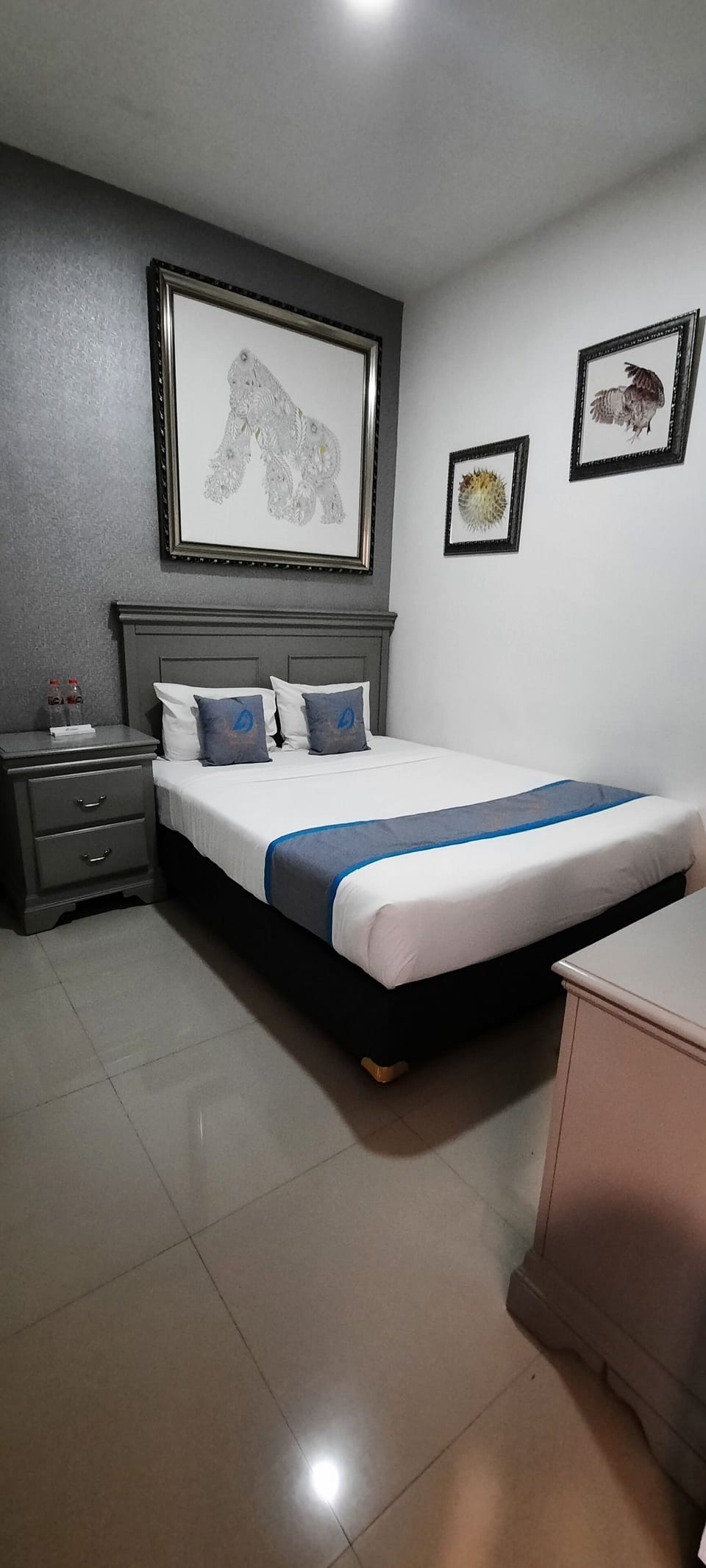 Free WiFi, bed sheets