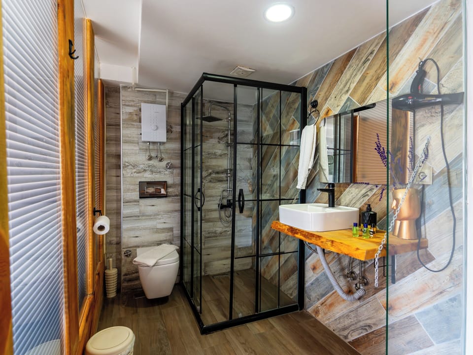 Standard Room, Sea View | Premium bedding, minibar, desk, laptop workspace