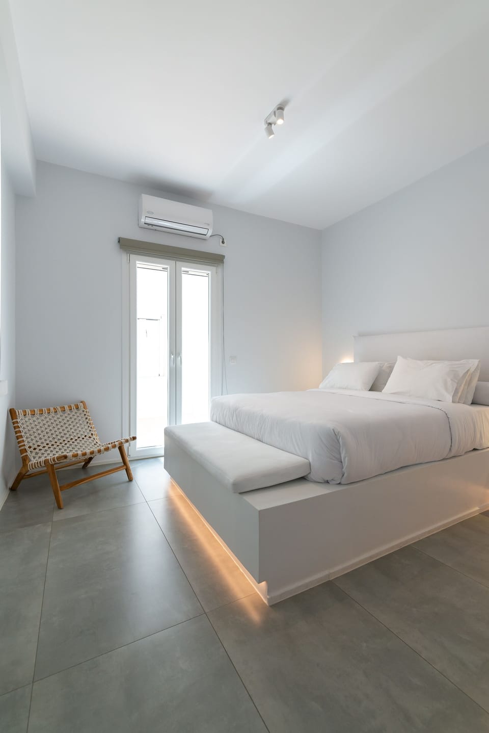 Deluxe Suite | Pillowtop beds, in-room safe, laptop workspace, soundproofing