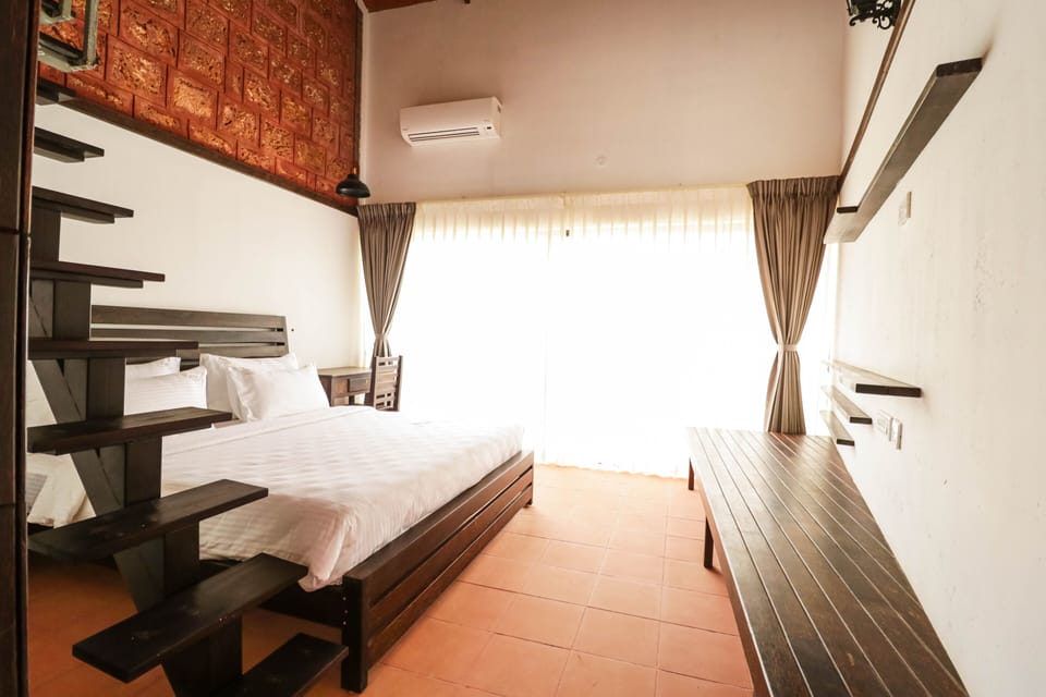 Egyptian cotton sheets, premium bedding, desk, free WiFi