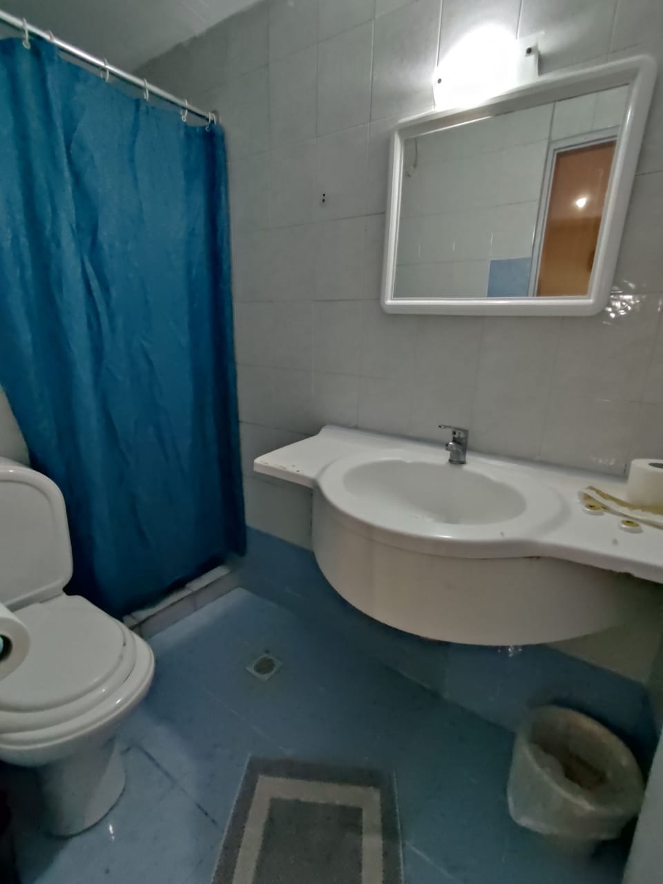 Basic Double Room | Bathroom | Shower, rainfall showerhead, towels
