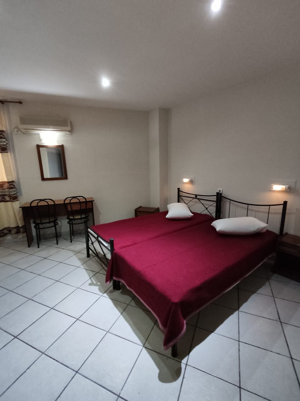 Basic Double Room | Desk, free WiFi, bed sheets