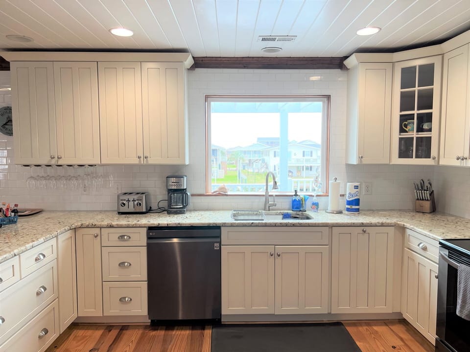 Granite counter tops with stainless appliances