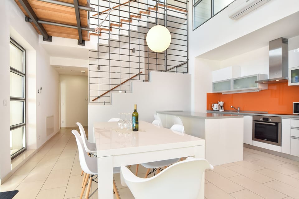 Deluxe Villa | Private kitchen | Full-size fridge, microwave, oven, stovetop