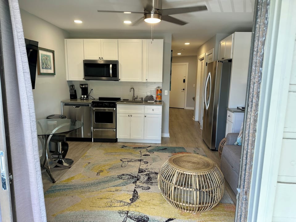 Kitchen - Gorgeous stainless steel appliances