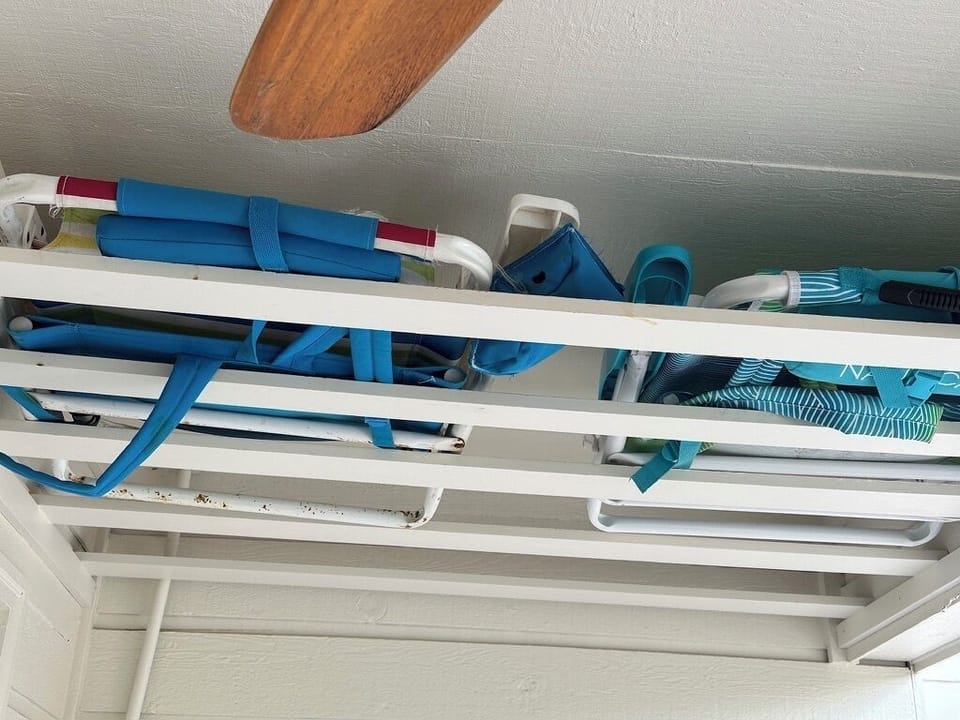 Overhead storage on the balcony