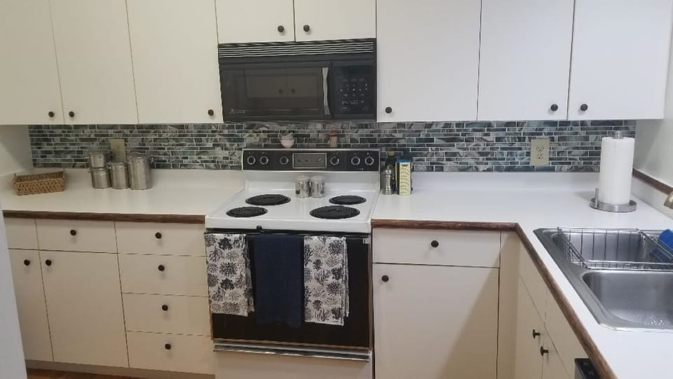 Fully equipped kitchen with beautiful glass tiles