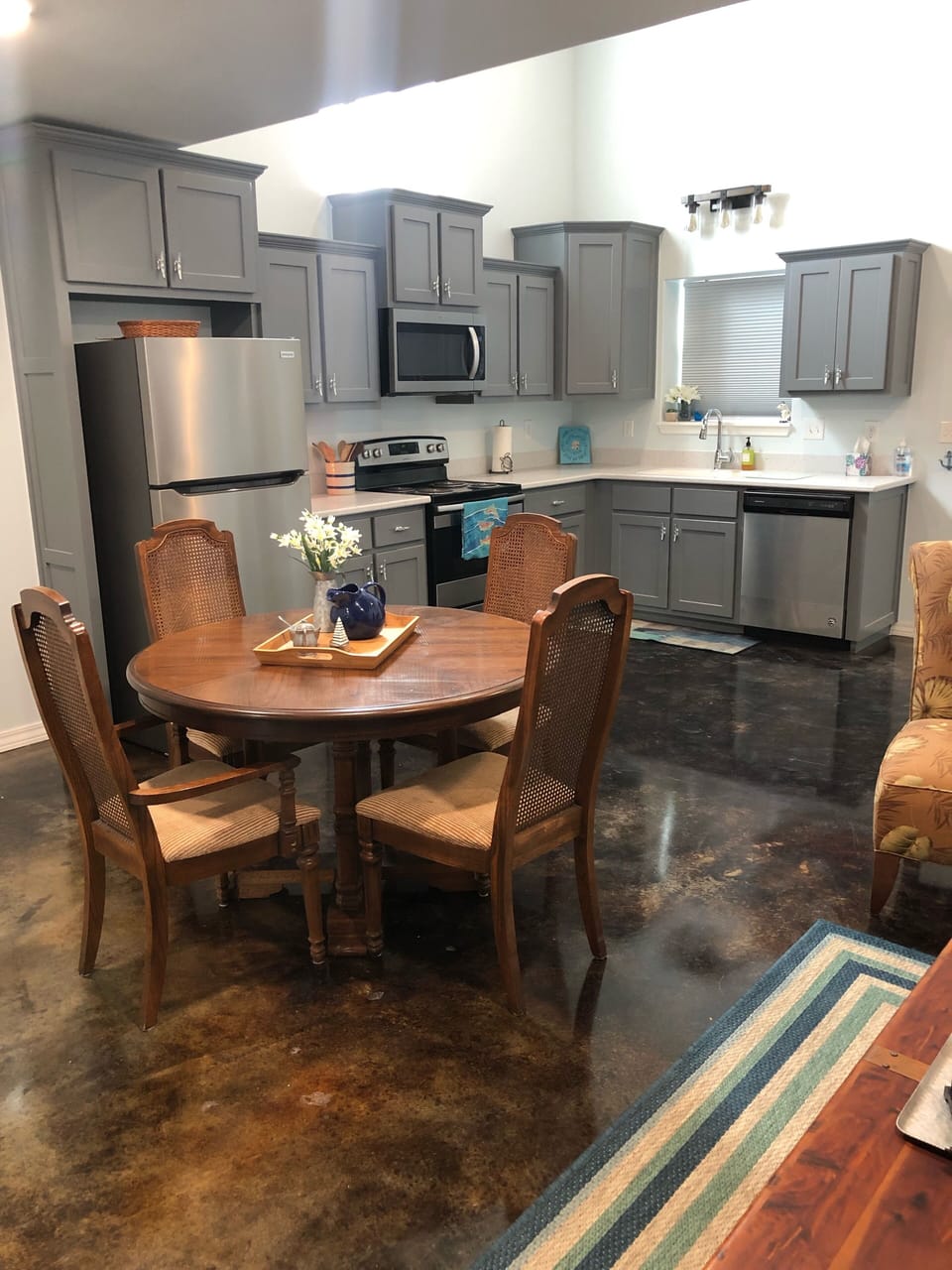 Full kitchen with all essentials 