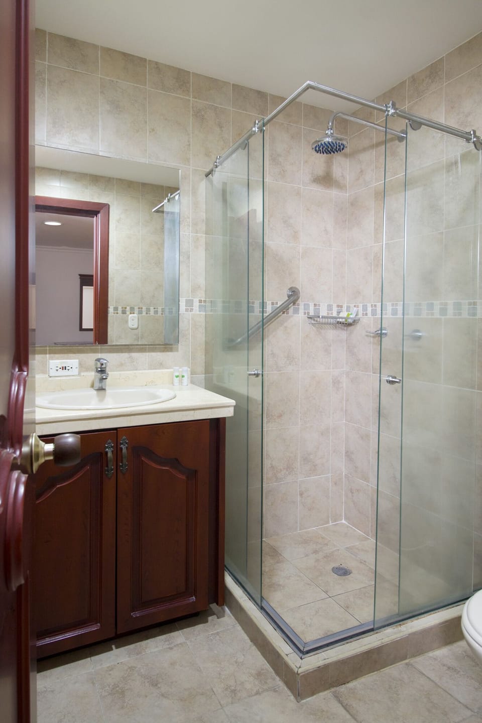 Double Room | Bathroom | Shower, rainfall showerhead, towels