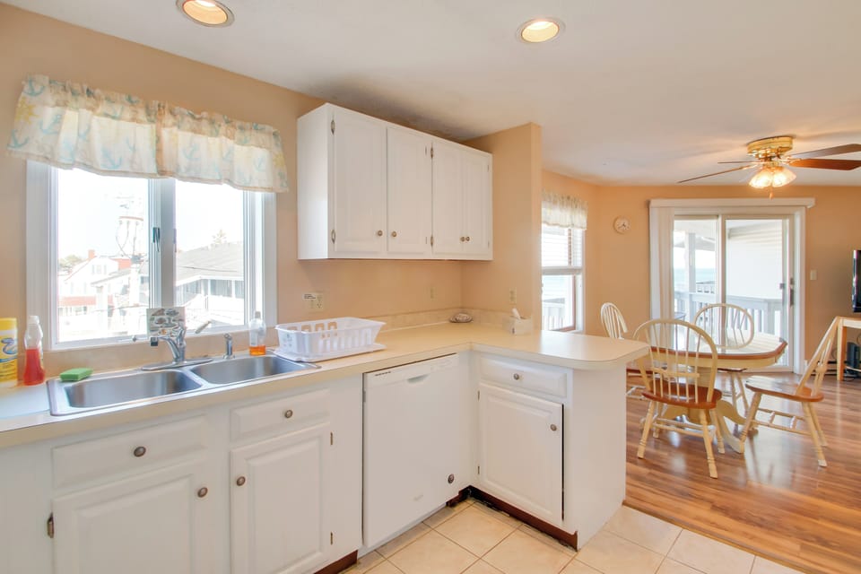 Fully Equipped Kitchen | Dishwasher | Coffee Maker | Toaster