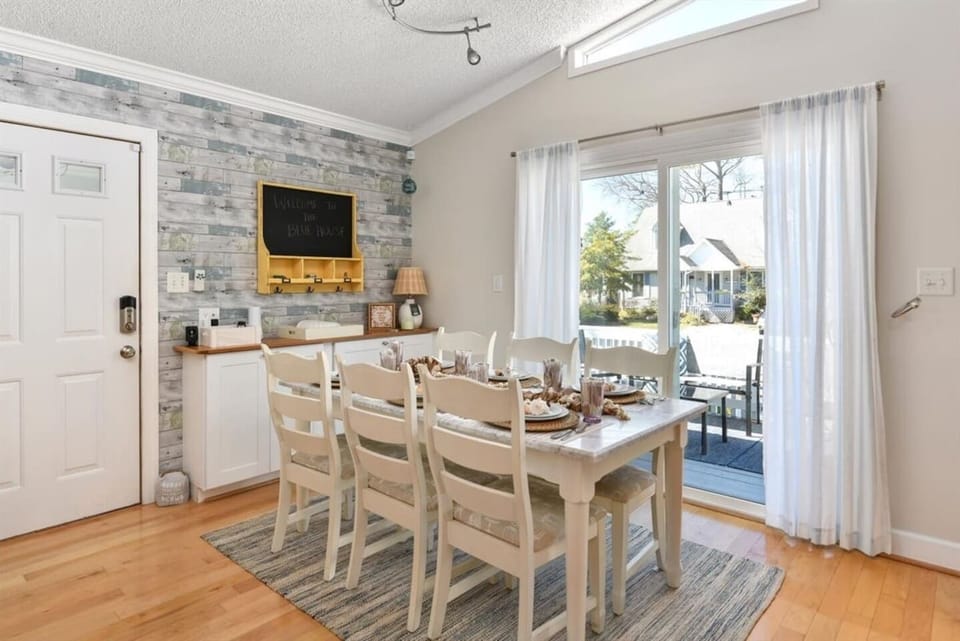 Enjoy entertaining with half the family inside, half out.