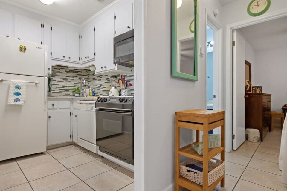 Kitchen & Hallway