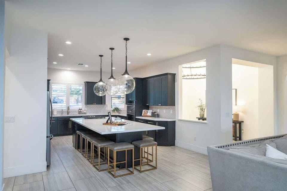 The open floor plan keeps the entertainers kitchen connected to the living room and our door patio. 