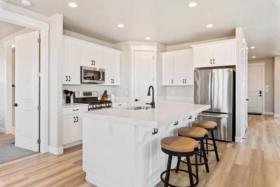 House, 5 Bedrooms | Private kitchen | Fridge, oven, coffee/tea maker, toaster