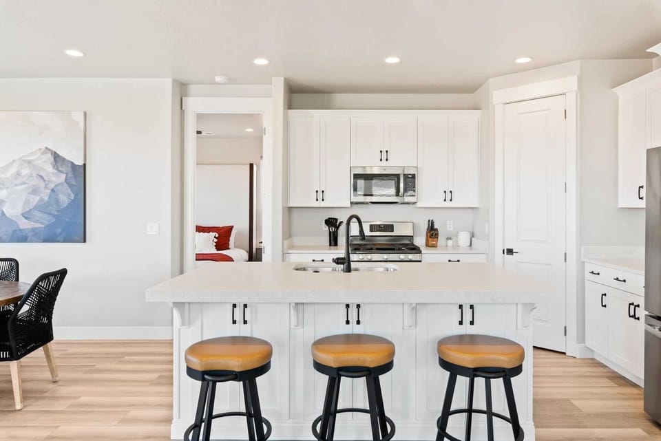 House, 5 Bedrooms | Private kitchen | Fridge, oven, coffee/tea maker, toaster