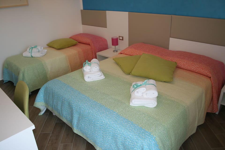 Standard Room | Premium bedding, individually furnished, desk, laptop workspace