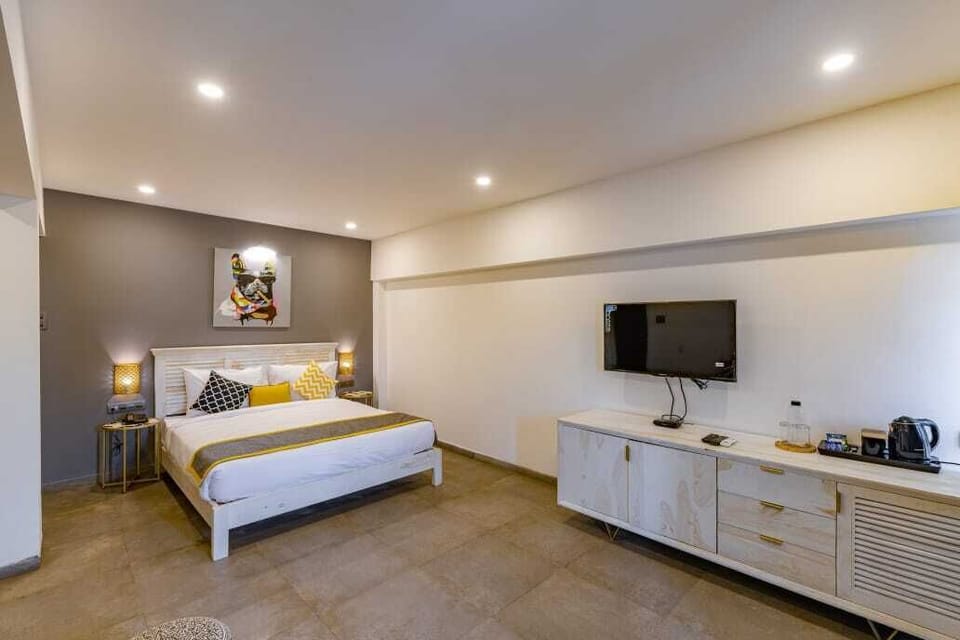 Studio, 1 King Bed | Desk, blackout drapes, soundproofing, free WiFi
