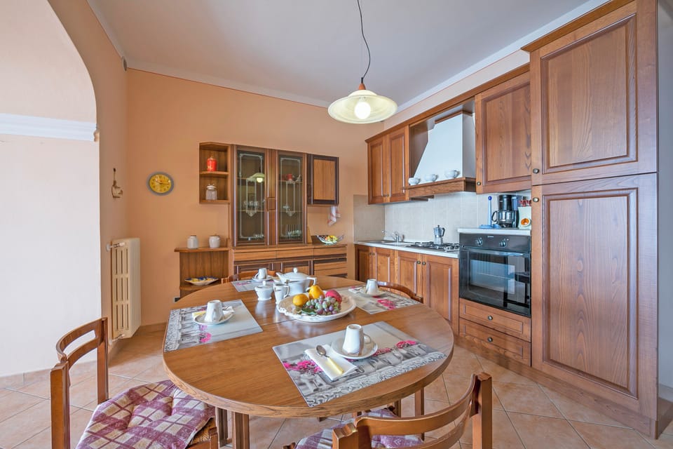 Standard Townhome, Multiple Bedrooms, 2 Bathrooms (Angela -Terrace & beautiful View lake) | Dining