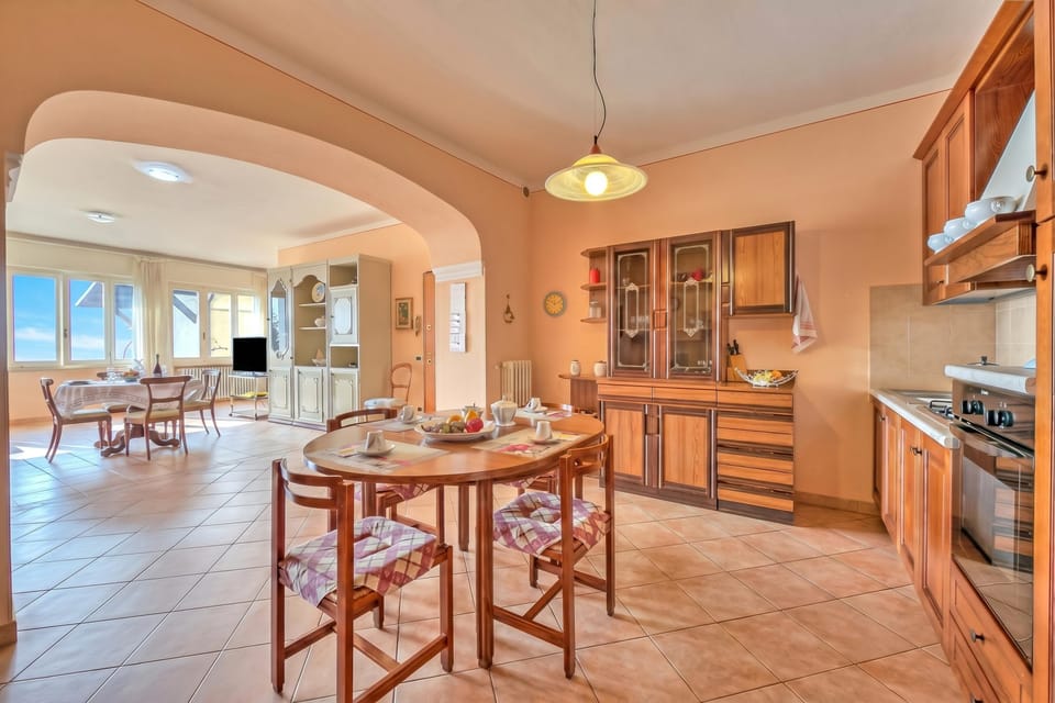 Standard Townhome, Multiple Bedrooms, 2 Bathrooms (Angela -Terrace & beautiful View lake) | Private kitchen | Fridge, oven, stovetop, coffee/tea maker