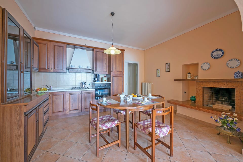 Standard Townhome, Multiple Bedrooms, 2 Bathrooms (Angela -Terrace & beautiful View lake) | Dining