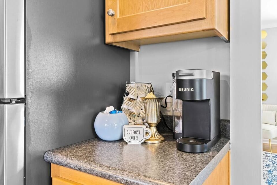 Convenient coffee and tea station to fuel up before walking to the Country Club Plaza or nearby trolly trail