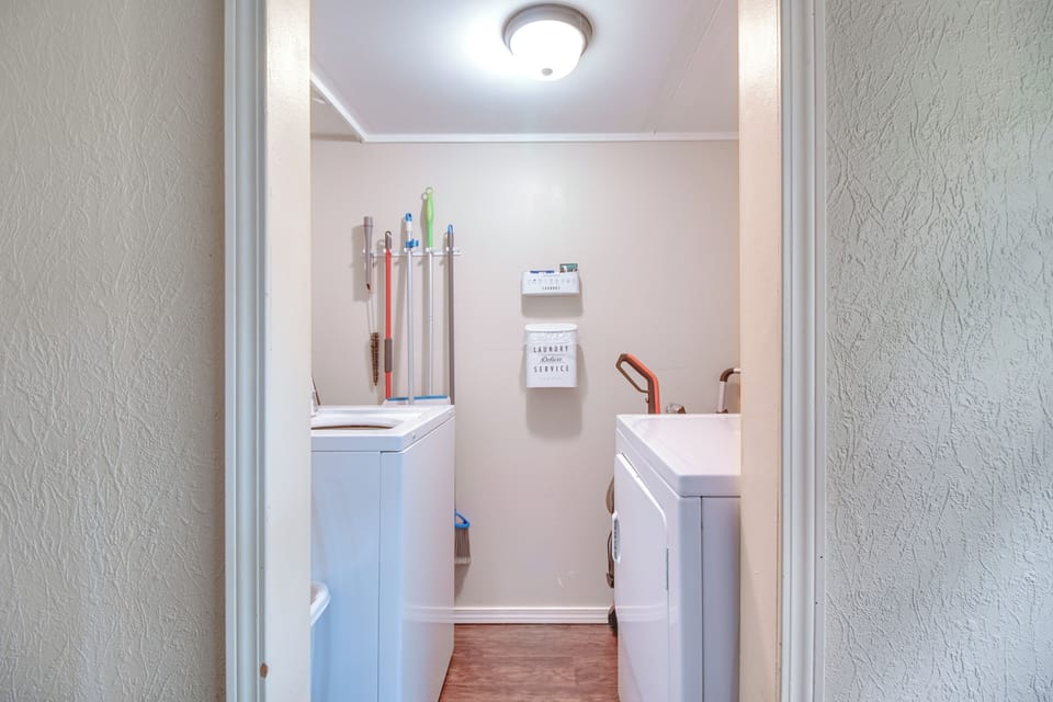 Laundry Room | Washer & Dryer