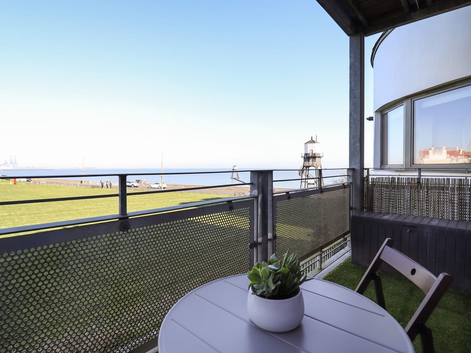 Cottage | Balcony