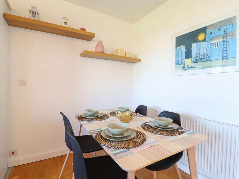 Cottage | Private kitchen | Fridge, dishwasher, electric kettle, toaster